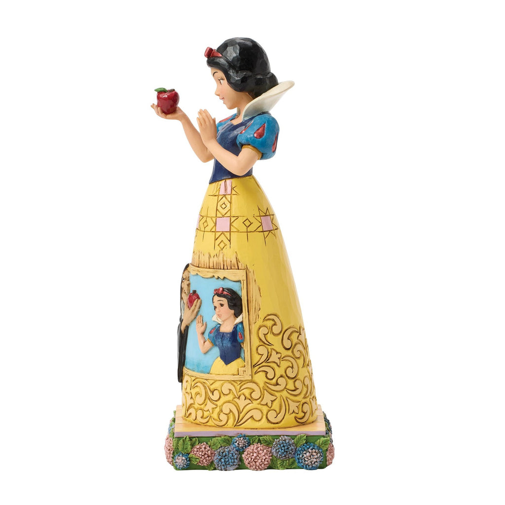 Figurine Blanche-Neige et la pomme Disney Traditions par Jim Shore – détail de la robe sculptée