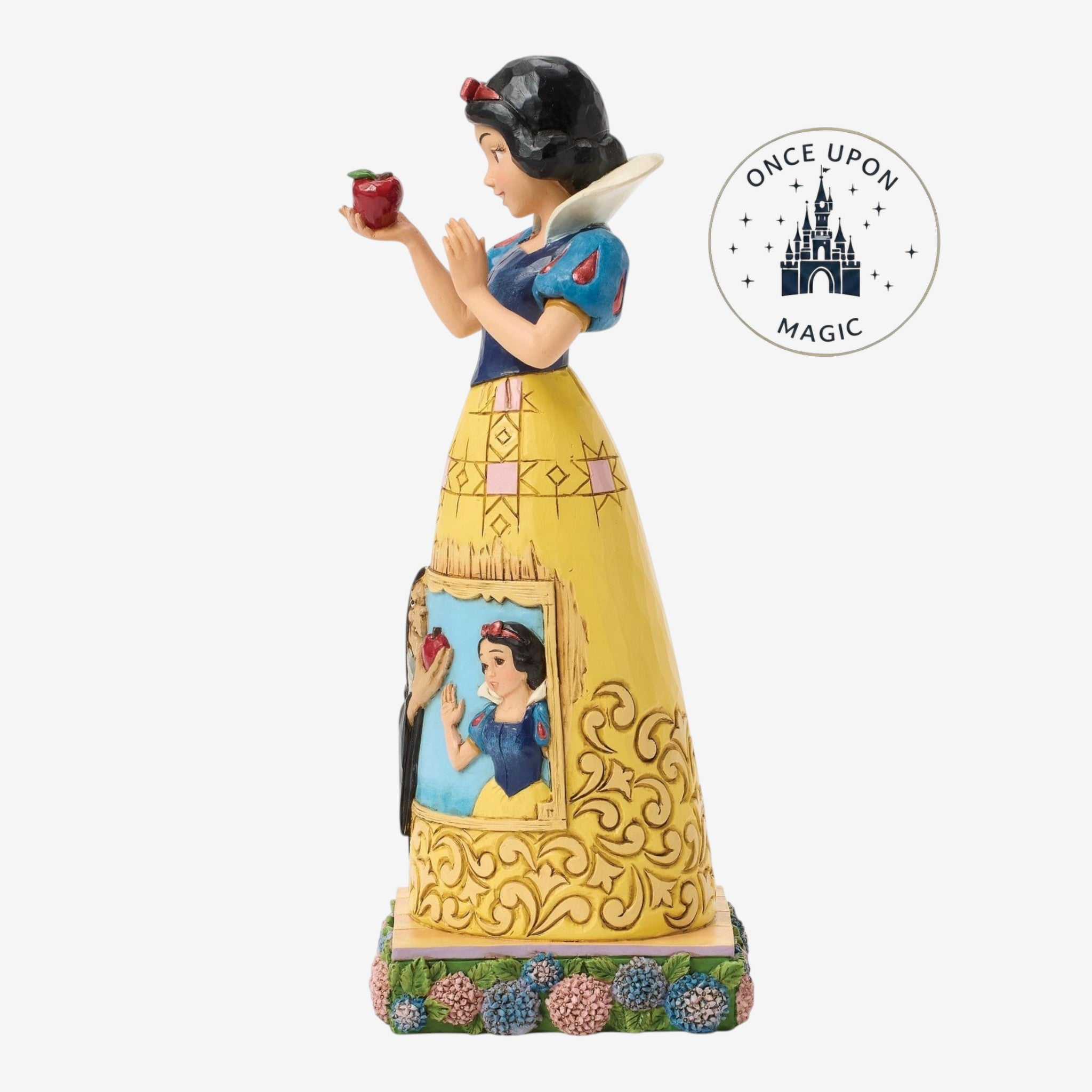 Figurine Blanche-Neige et la pomme Disney Traditions par Jim Shore – détail de la robe sculptée