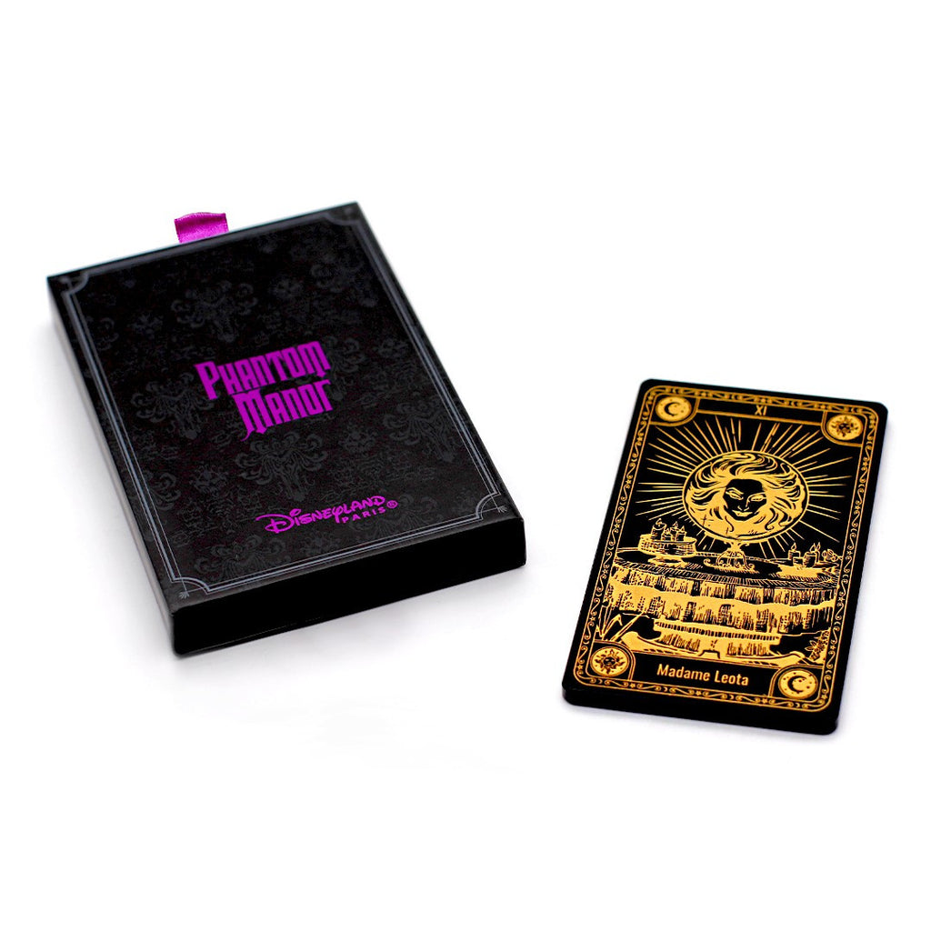 Carte de Tarot Arribas Madame Leota – carte avec sa boîte Phantom Manor, vue en perspective