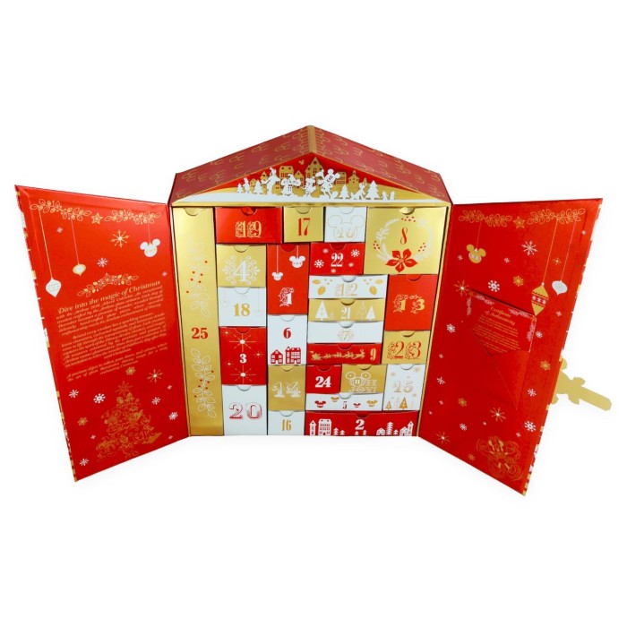 Calendrier de l’Avent Arribas Holiday Magic entièrement ouvert avec ses 25 tiroirs rouges, blancs et dorés