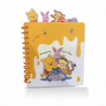 Notizbuch mit Registern mit Winnie Puuh und seinen Freunden, Vorderdeckel vor weißem Hintergrund