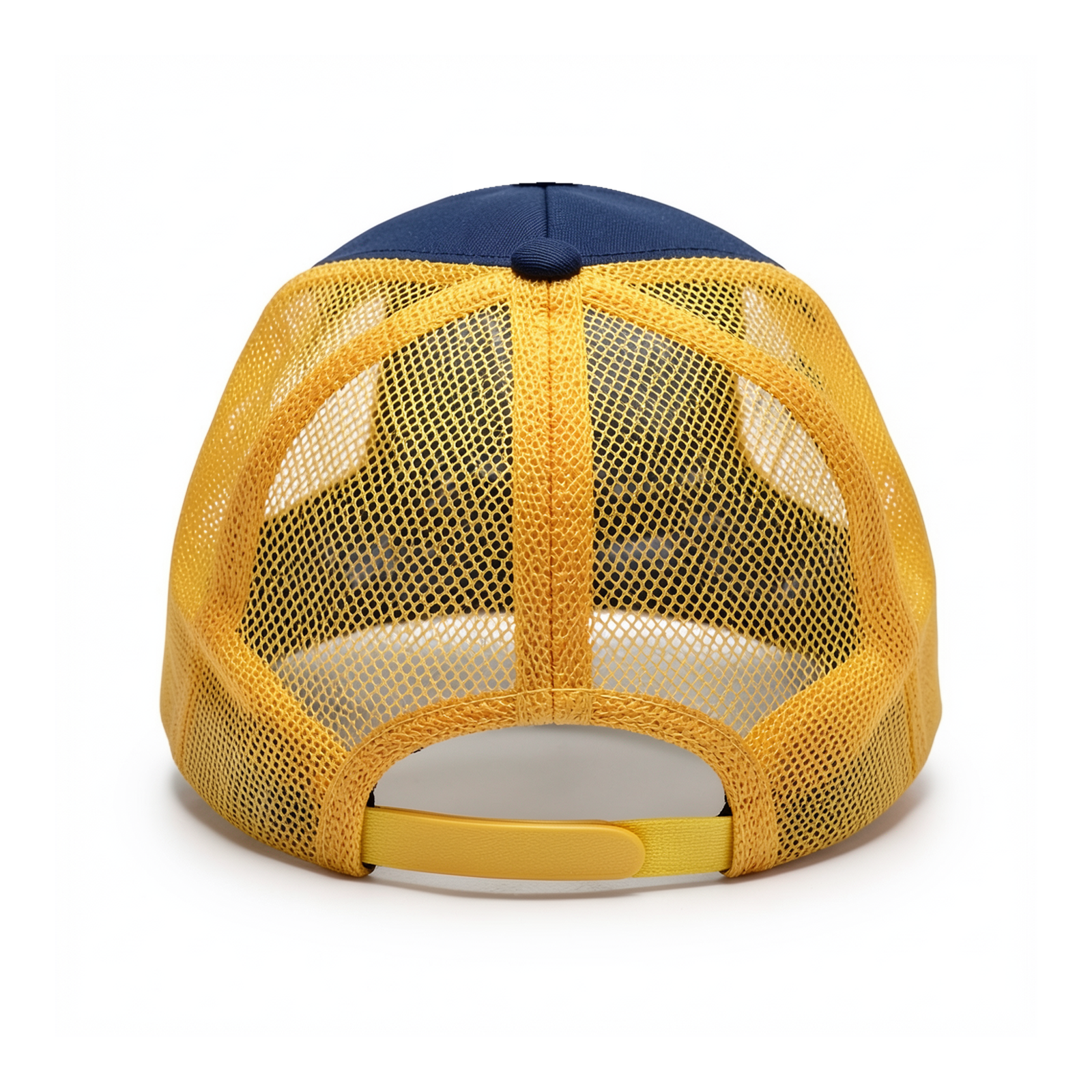 Casquette Groot avec filet jaune et réglage arrière — vue de dos studio sur fond blanc