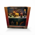 Set mit sieben Disney-Figuren aus Der König der Löwen, Vorderansicht vor weißem Hintergrund