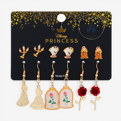 Six paires de boucles d’oreilles La Belle et la Bête sur leur support