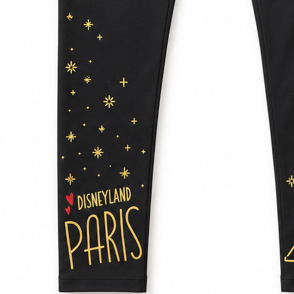 Détail du legging noir : inscription Disneyland Paris dorée, deux cœurs rouges et étoiles dorées.