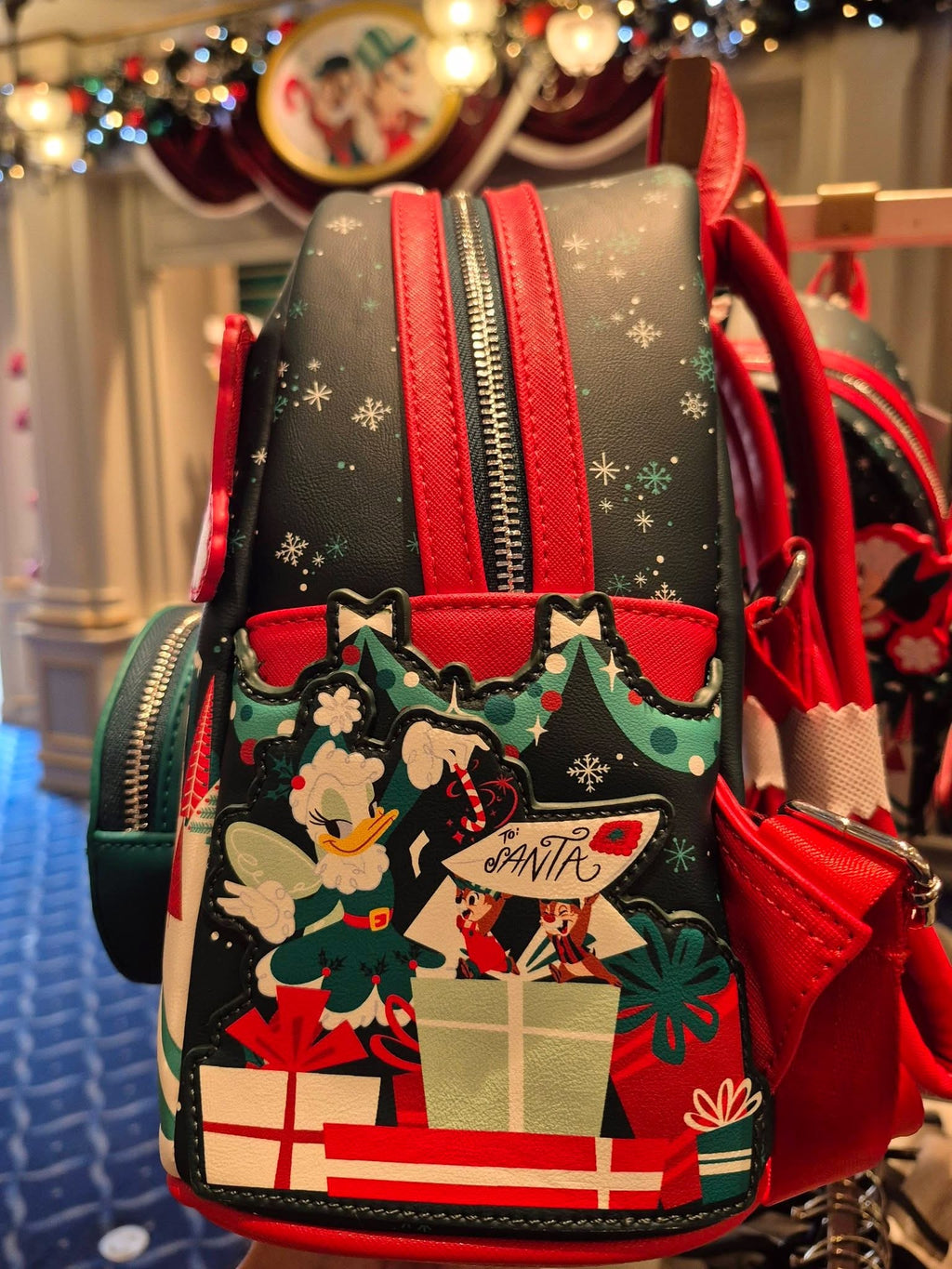 Loungefly Noël - côté Daisy Tic et Tac à Emporium