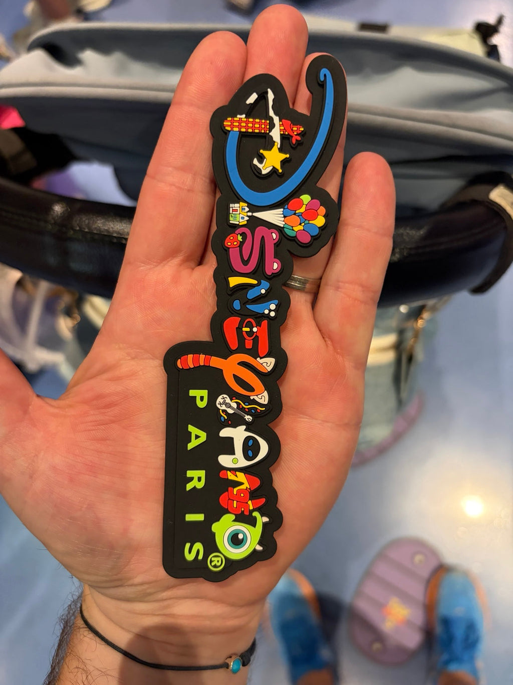 Magnet logo Disneyland Paris Disney Pixar multicolore – vue de face