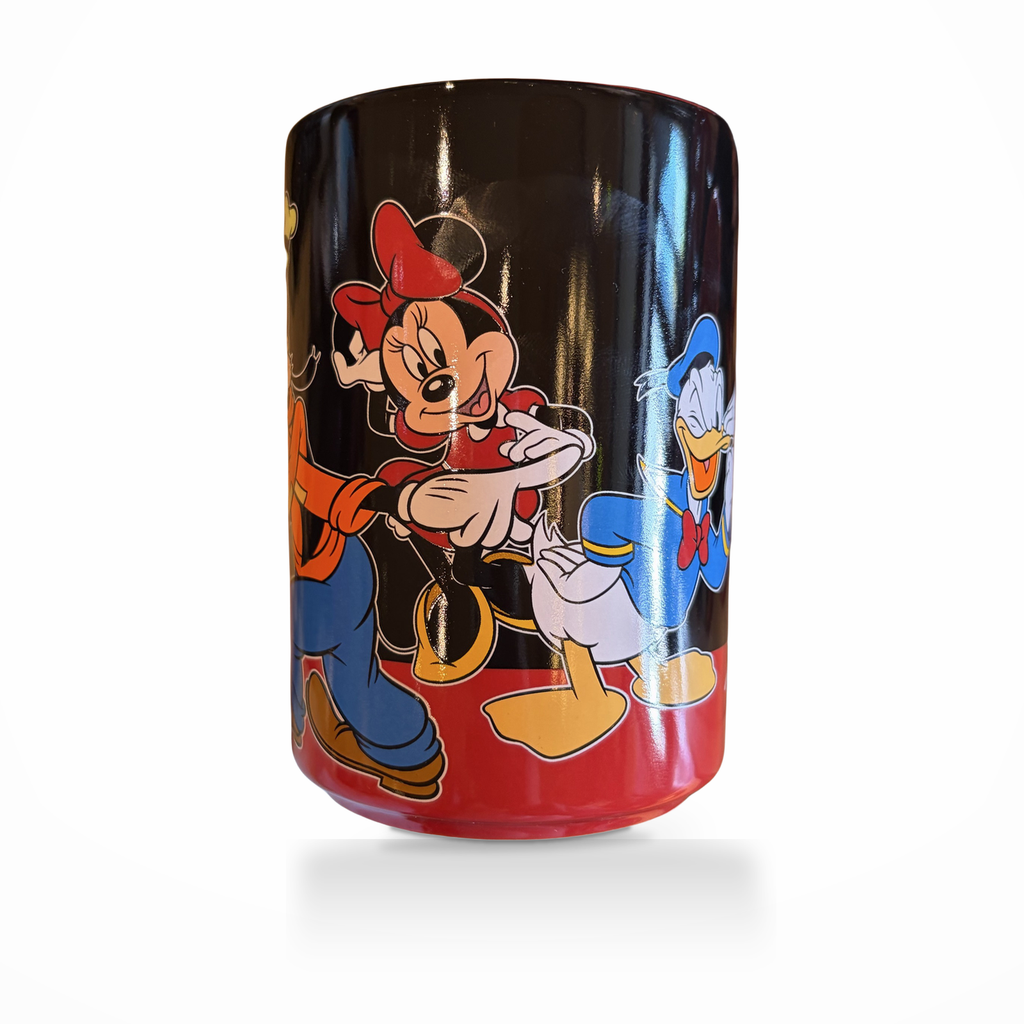 ミニーとドナルドをあしらったMickey & Friendsマグ、白背景