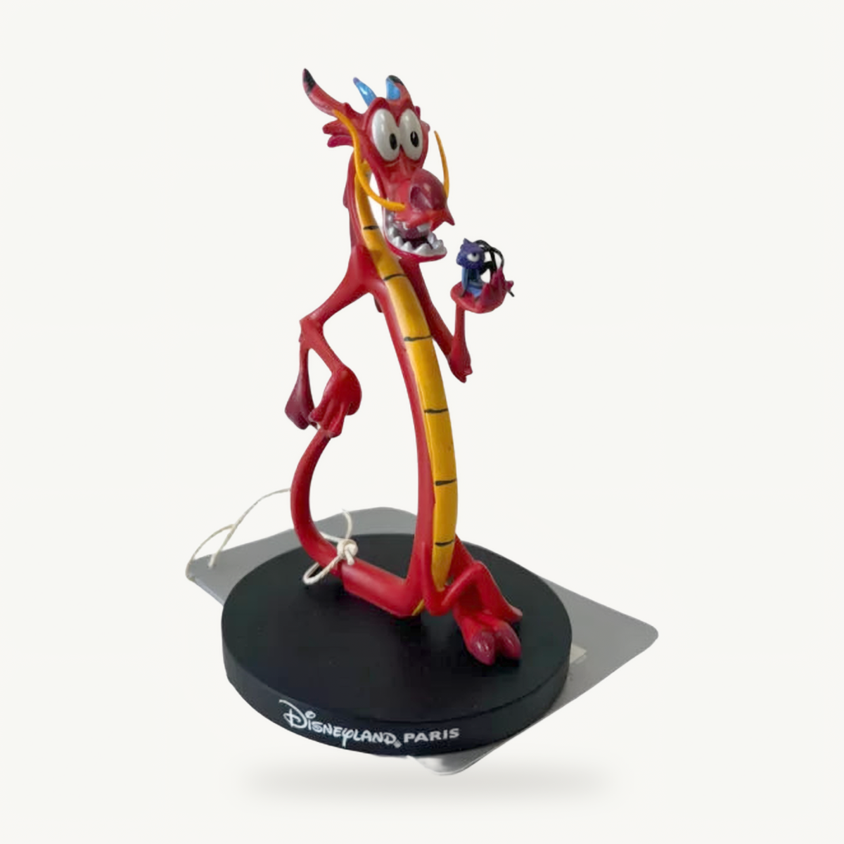 Figurine Mushu – Mulan | Disneyland Paris – photo studio – vue 2