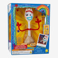 Figurine parlante Forky de Once Upon Magic, en plastique blanc avec bras en cure-pipe rouges, yeux mobiles et bouche bleue.