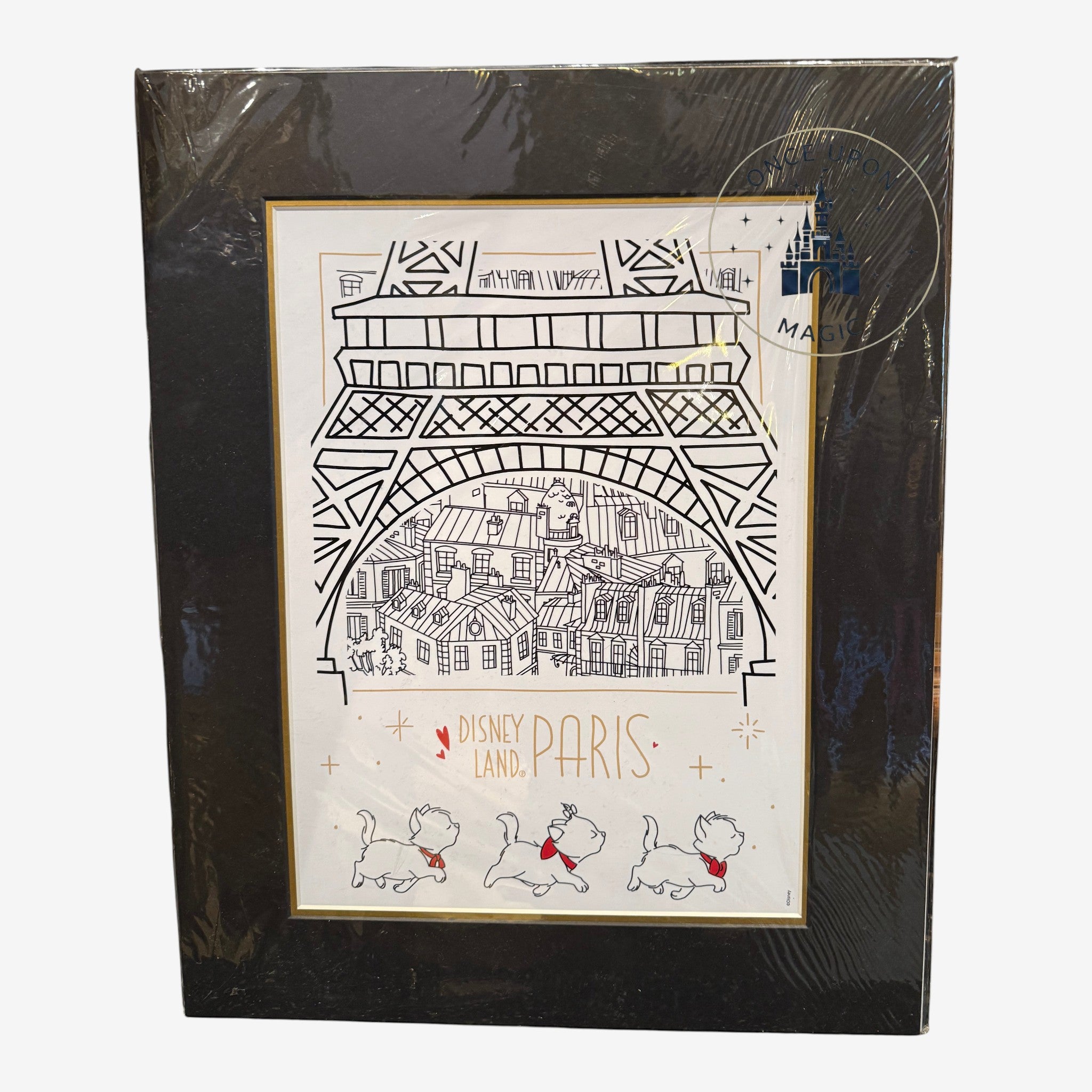 Lithographie Once Upon Magic Les Aristochats avec Tour Eiffel et chatons, cadre noir et liseré doré, style élégant.