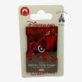 Pin Marvel Once Upon Magic exclusif Disney Hotel New York avec silhouettes de super-héros sur fond rouge