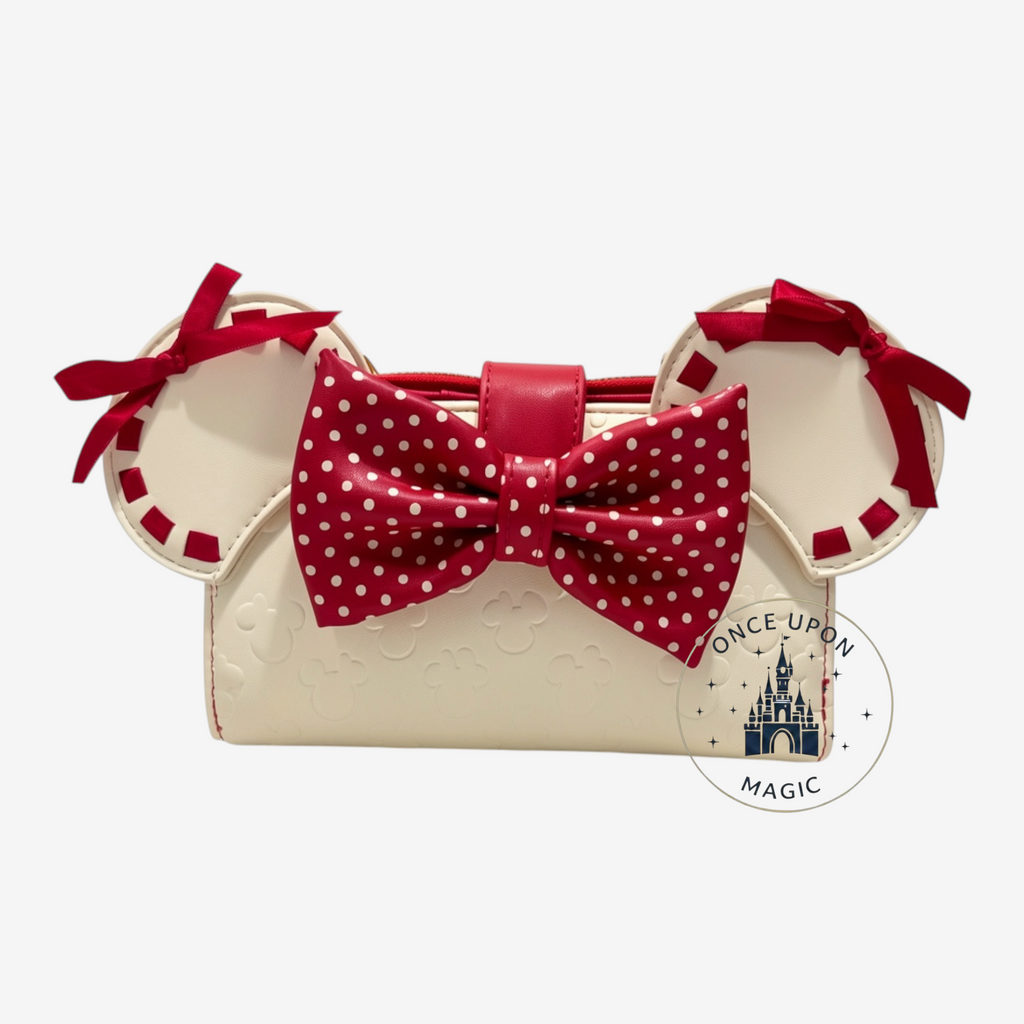 Portefeuille Loungefly Disney Minnie Mouse crème et rouge à pois, avec nœud et oreilles emblématiques.