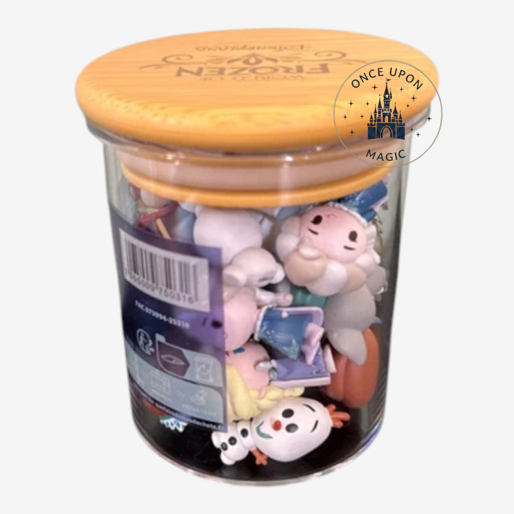 Pot surprise Once Upon Magic World of Frozen avec mini figurines La Reine des Neiges et couvercle jaune.