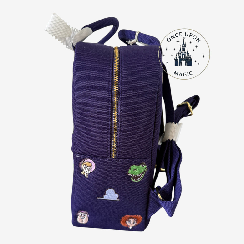Mini sac à dos Loungefly Disney Toy Story bleu nuit en toile avec broderies de personnages et fermeture éclair dorée.