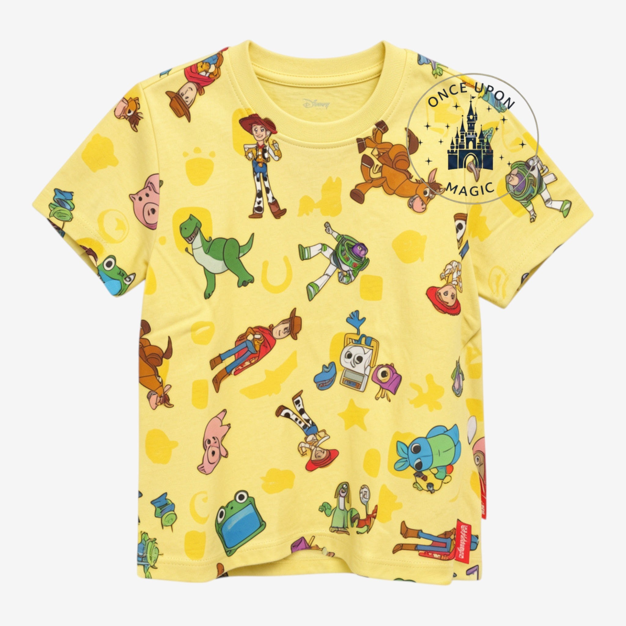 T-shirt jaune Once Upon Magic pour enfant avec imprimé intégral de personnages Toy Story, manches courtes, col rond.