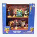 Ensemble de figurines Toy Story 5 de Once Upon Magic, incluant Woody, Buzz, Jessie, Forky, un cheval et d'autres personnages du film.