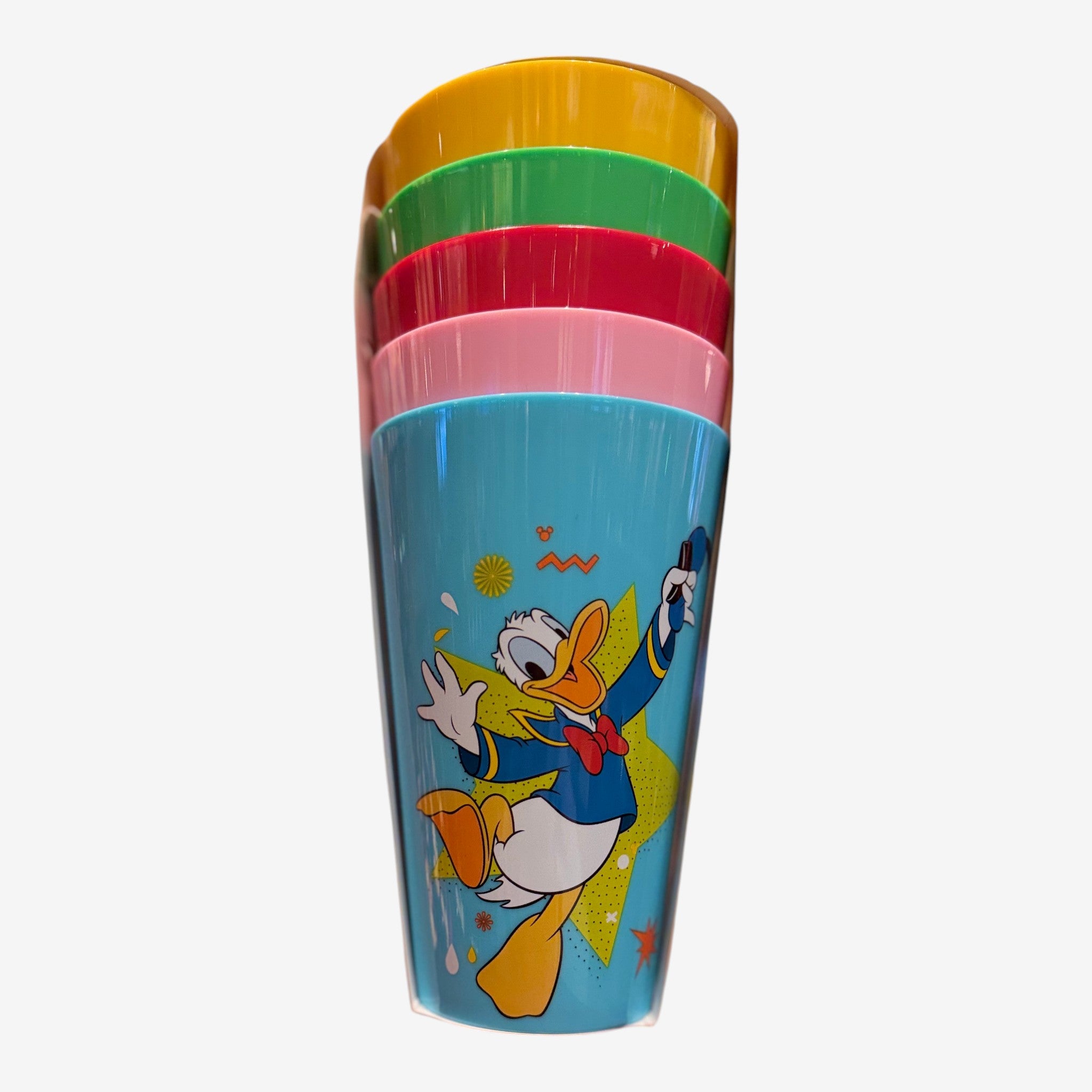 Lot de 5 gobelets empilables Once Upon Magic en plastique bleu, rose, rouge, vert et jaune, décorés de Donald Duck.