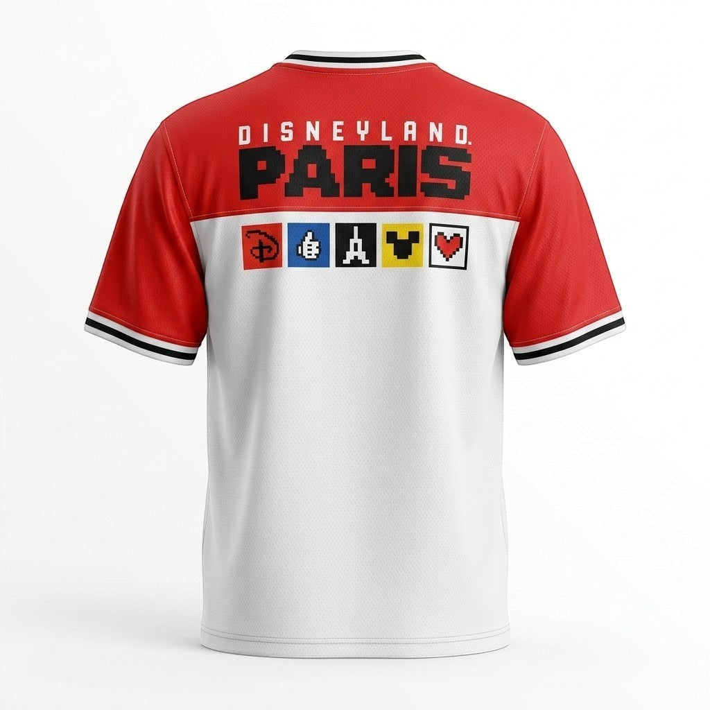 T-shirt rouge et blanc Disneyland Paris avec Mickey Mouse en pixel art et inscription au dos. Col en V avec finitions contrastantes.