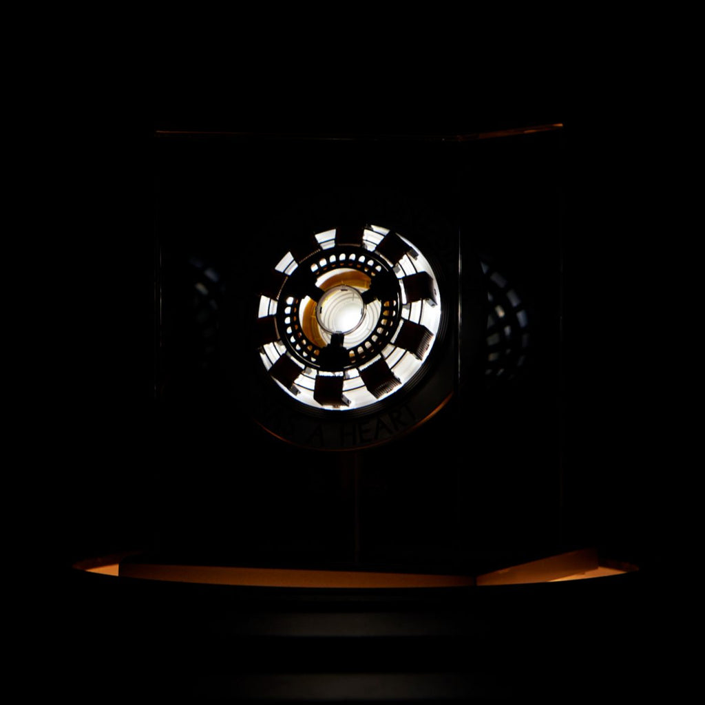 Réacteur Arc Iron Man Marvel illuminé