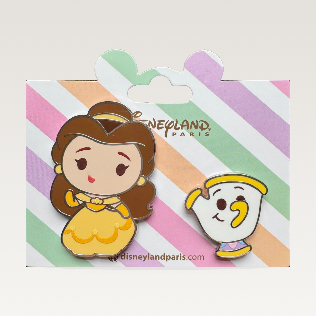 Set de deux pins Belle et Zip Collection Cute Disneyland Paris sur fond studio