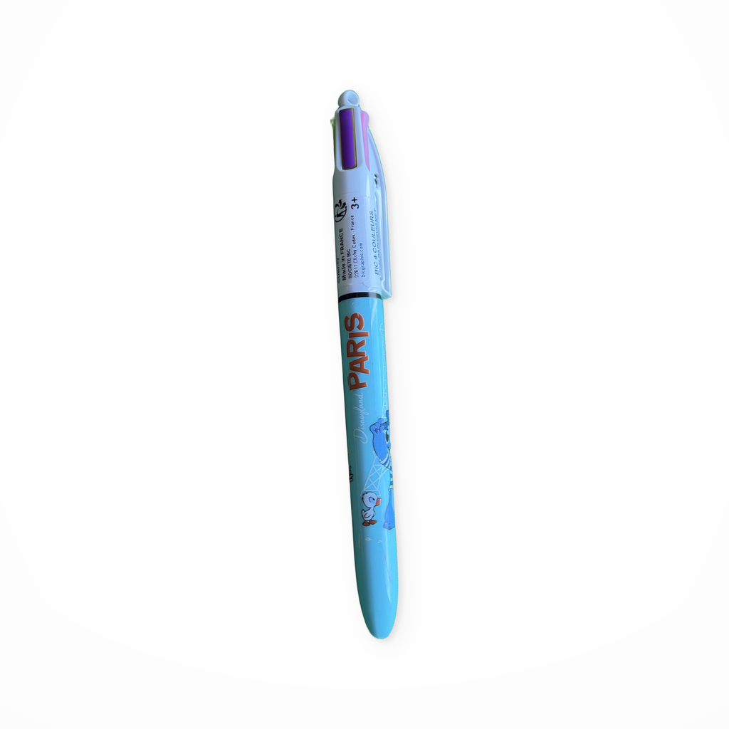 Stylo BIC 4 Couleurs Stitch – motif Paris et marquage Disneyland Paris sur fond blanc
