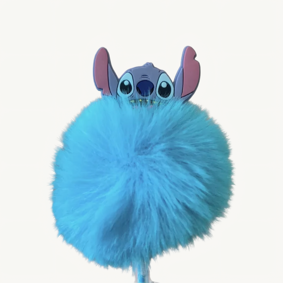 Stylo pompon Stitch – Disneyland Paris – photo studio – vue 2