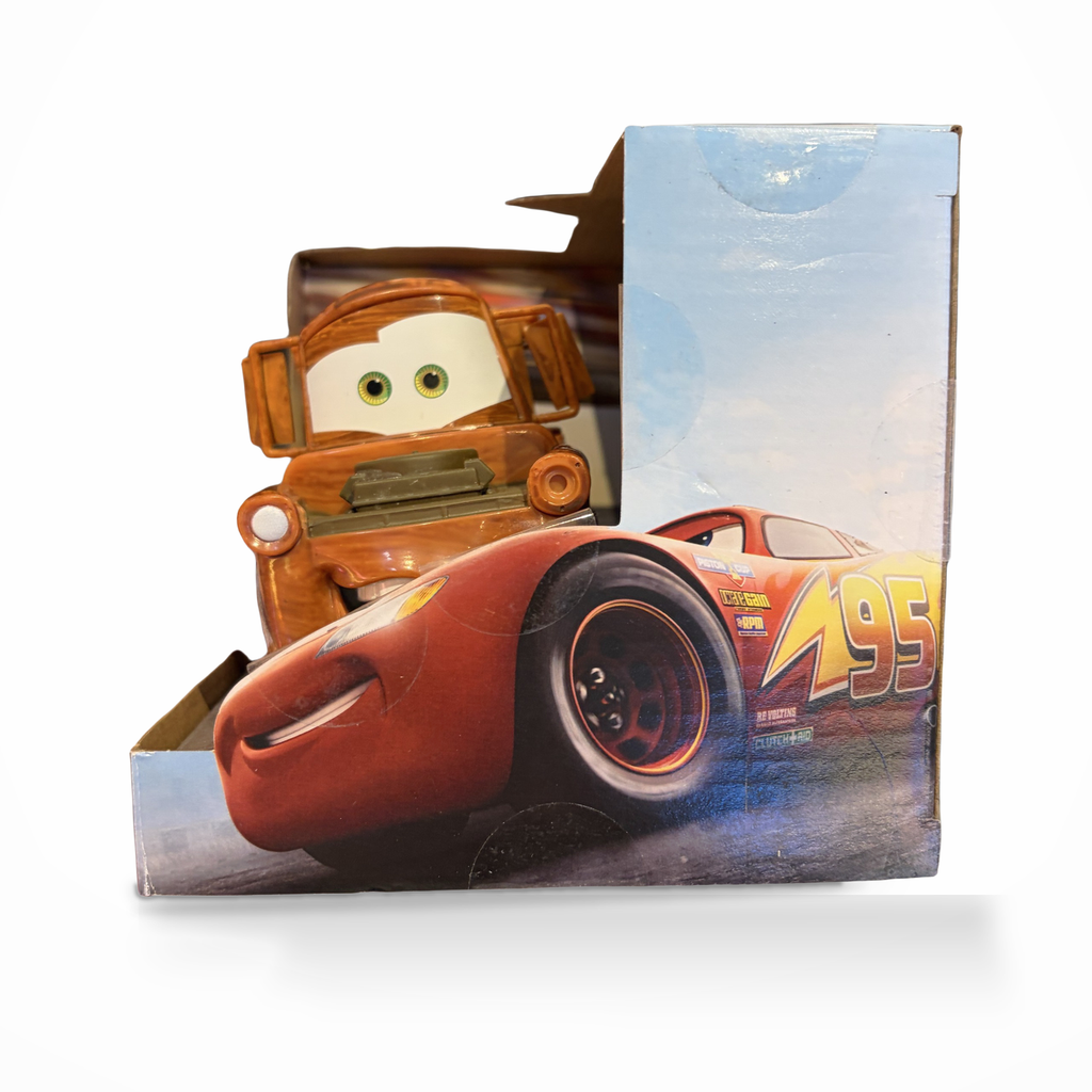 Voiture radiocommandée Mater Cars, coffret ouvert, vue de profil sur fond blanc