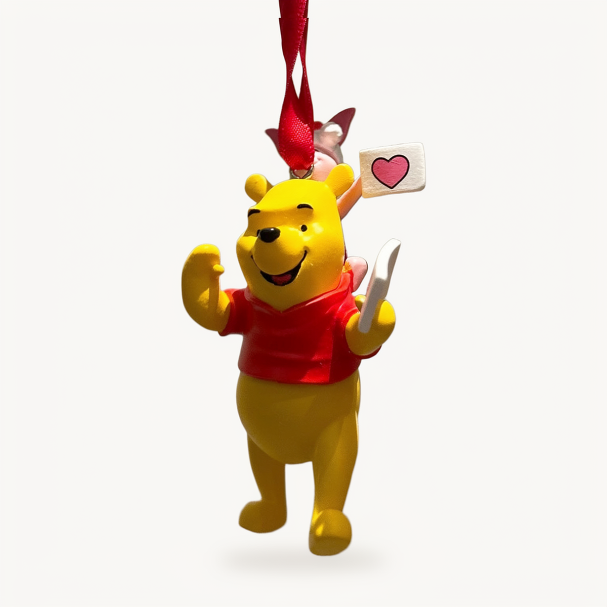 Ornement de Noël Winnie et Porcinet peintres – Disneyland Paris – photo studio